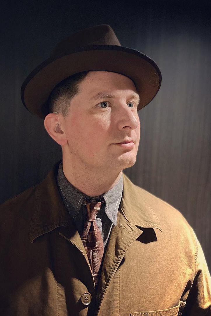 Artistic studio photo of a man wearing his stylish Agnoulita men's fedora