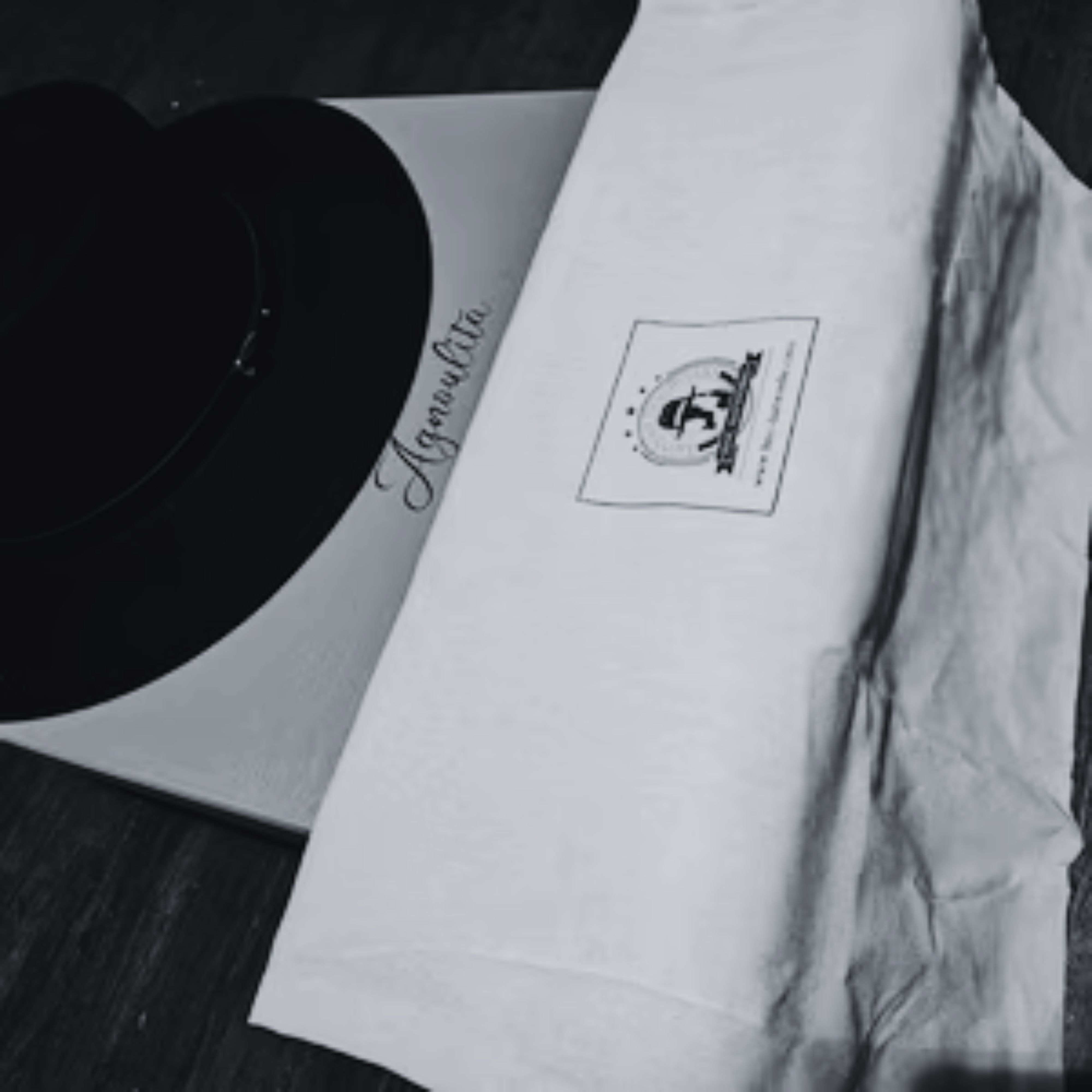 Customer photo of the organic cotton protective bag included with every Agnoulita hat