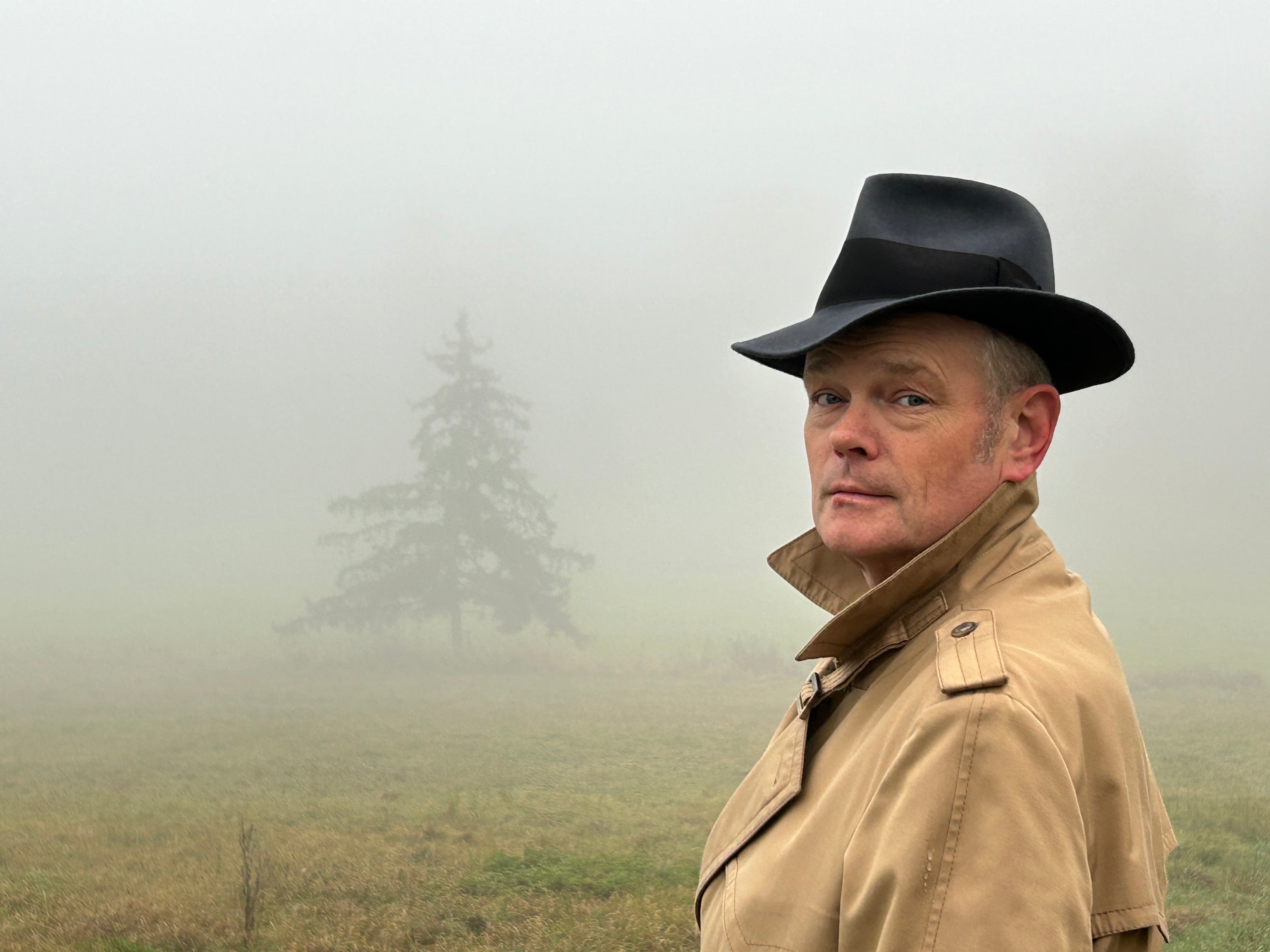 Agnoulita Hats customer photo with a dark grey Collector hat