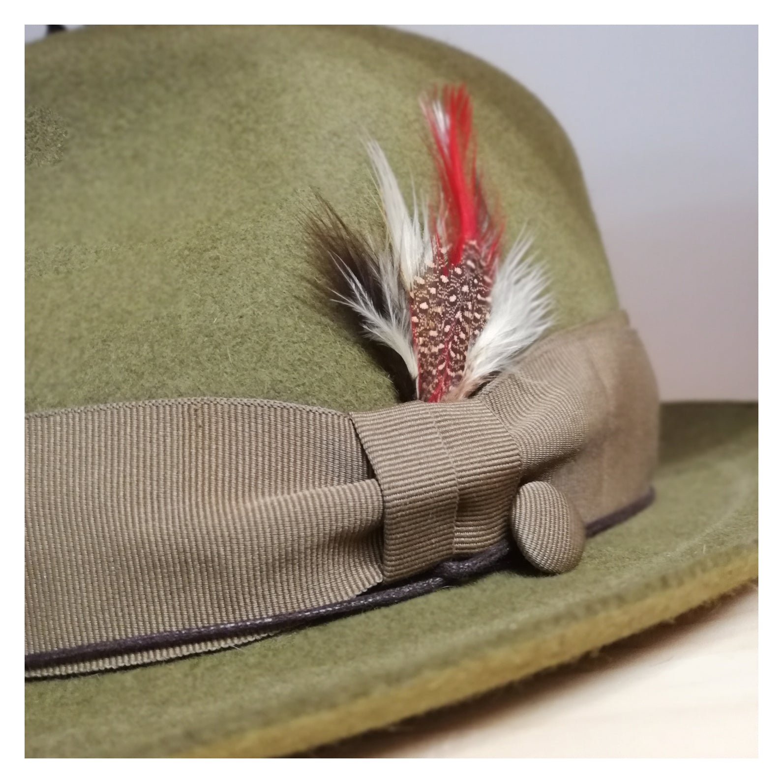 Feather mount - Agnoulita Hats 1