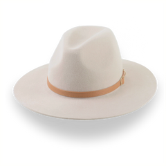 Cappello Rancher in feltro beige a tesa larga in pelliccia premium | The Solstice