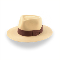 Fedora a tesa larga giallo biscotto in pelliccia chic | The Rusty 11
