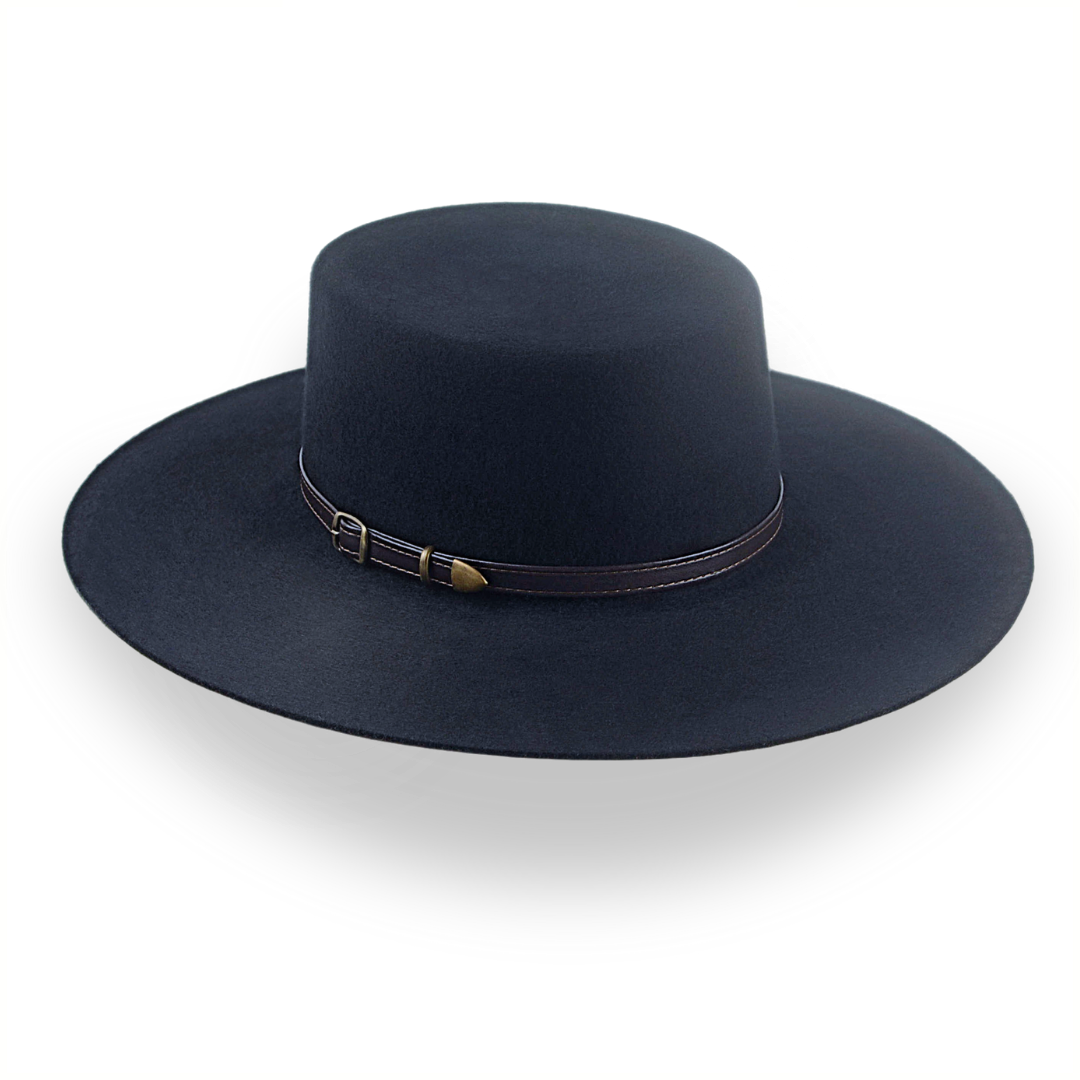 Schwarzer Flat Crown Cowboyhut The Galloper Agnoulita Hats