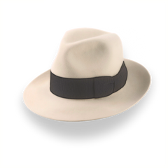 Sombrero Fedora Clásico con Dentadura Central en Fieltro de Piel Crema | El Caliber